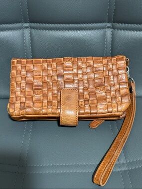 Vilenca Holland Wristlet